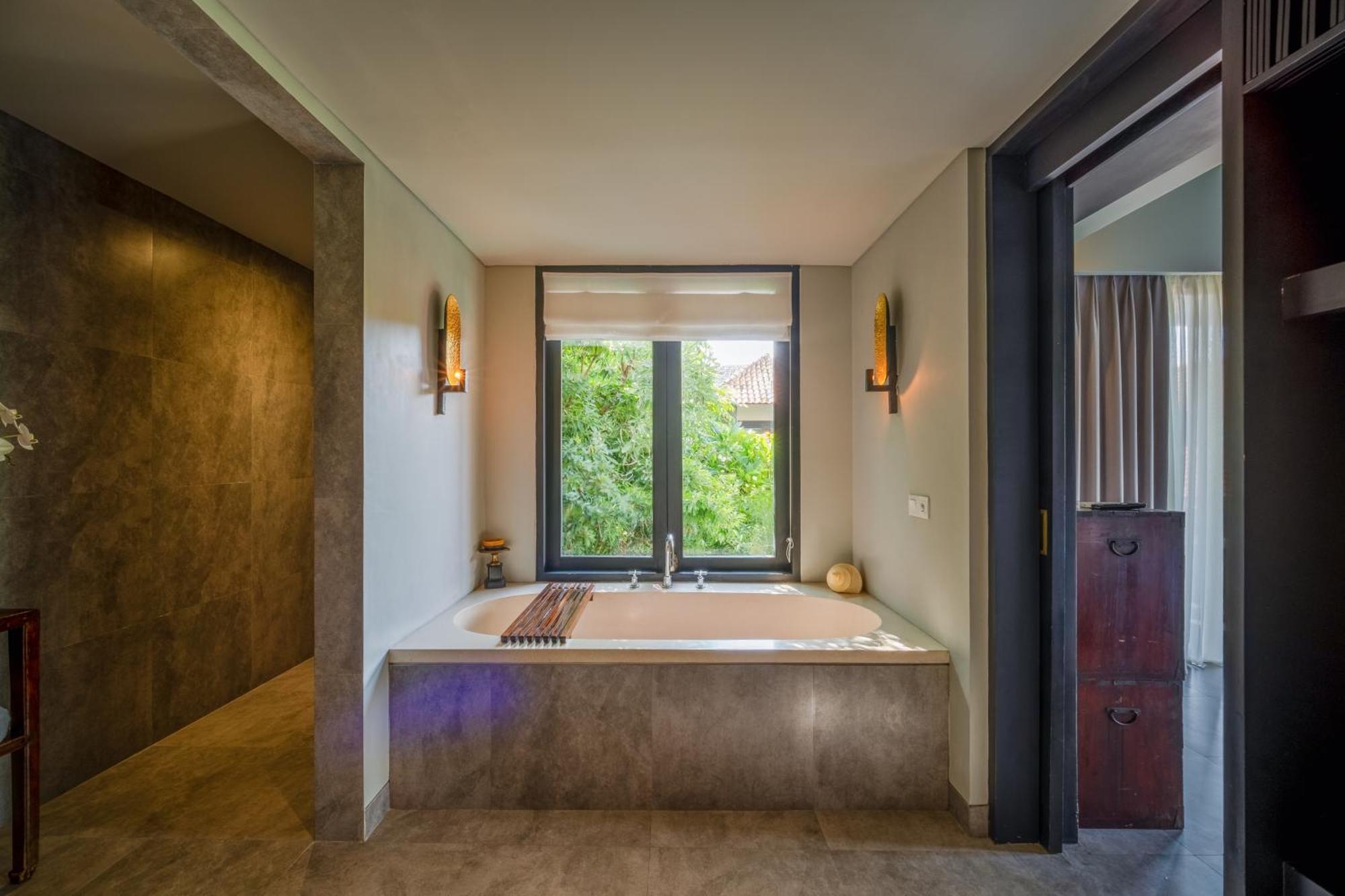 Villa De Suma - Fully Staffed Luxury Villa, Walk To The Beach! เซมินยัค ภายนอก รูปภาพ